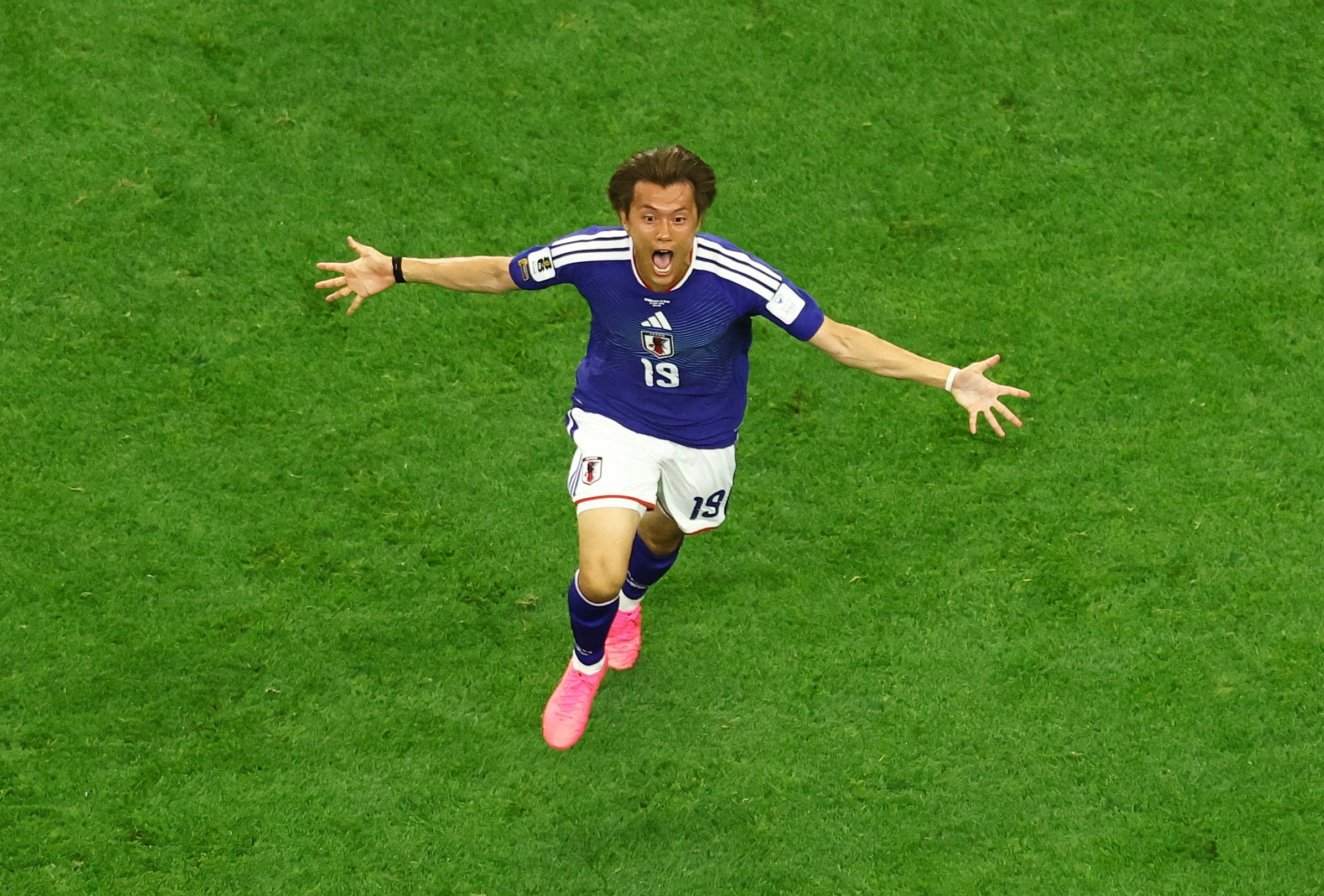 일본 축구대표팀의 오가와 고기가 환호하고 있다. 로이터 연합뉴스