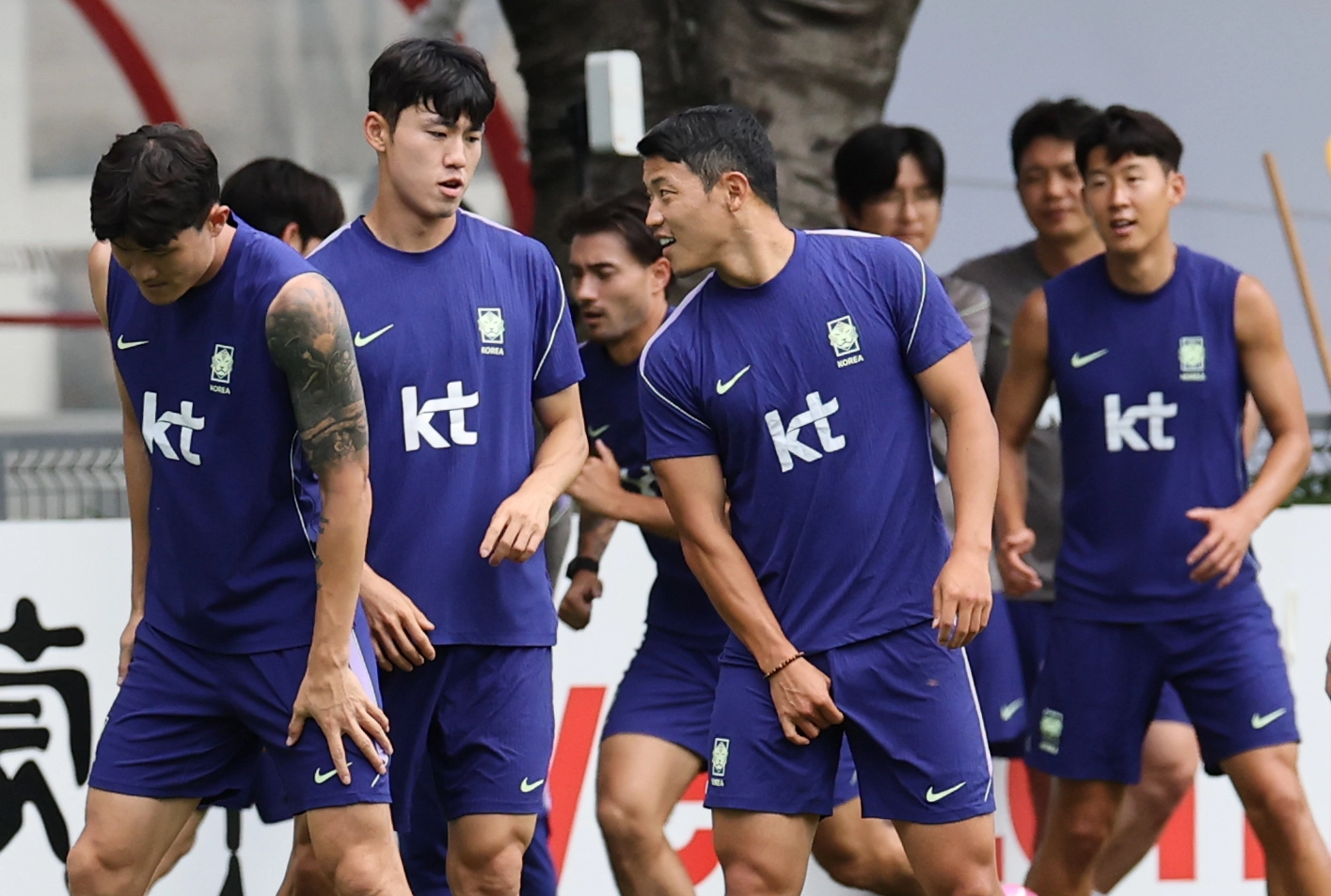 한국대표팀, 멕시코전 대비 훈련  2026 북중미 월드컵 멕시코와 2차전을 앞둔 한국 축구 국가대표팀 선수들이 15일(현지시간) 멕시코 과달라하라 인근 사포판의 치바스 바예 베르데에서 훈련하고 있다. 2026.6.16 사포판 연합뉴스