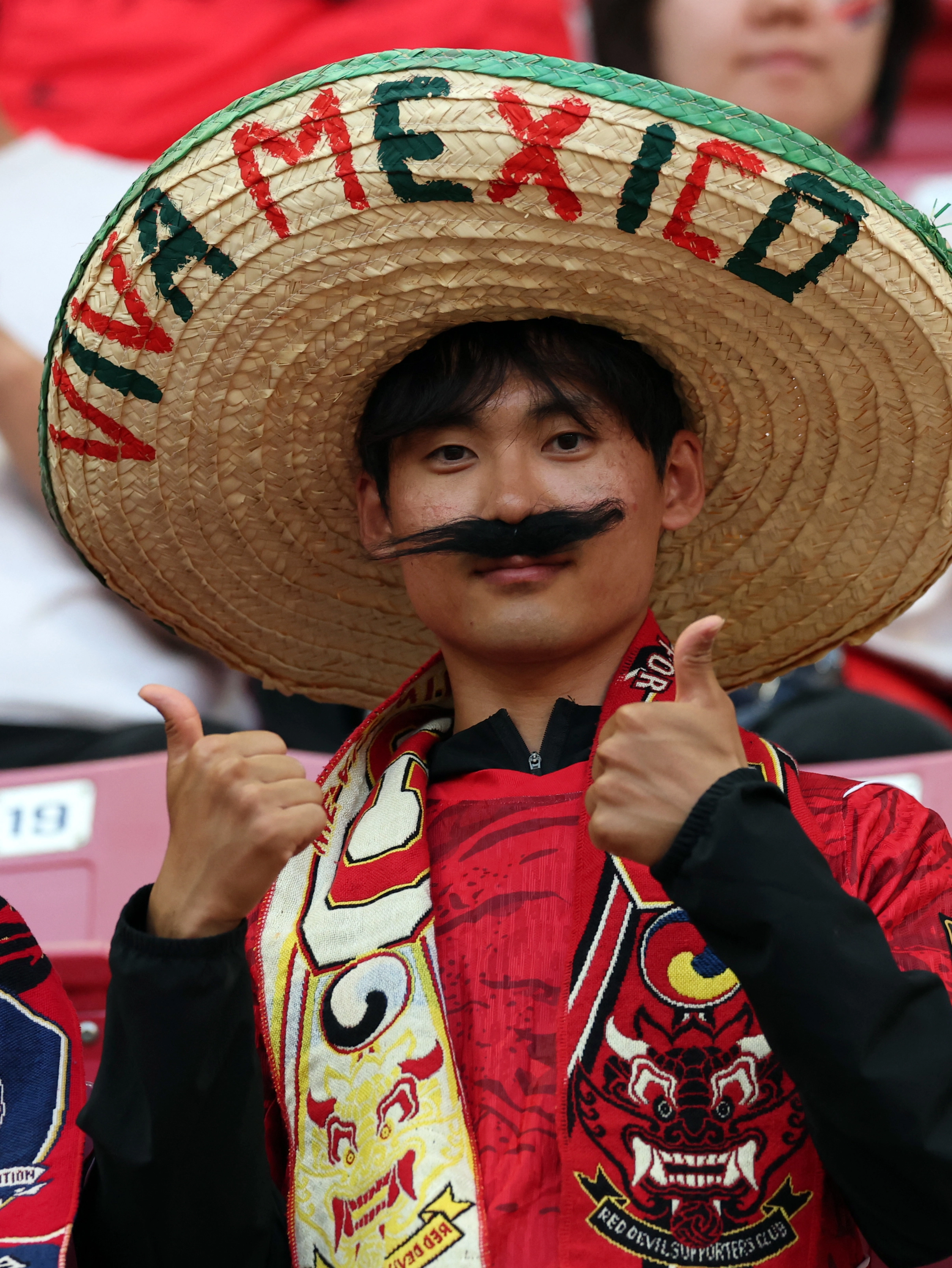 11일(현지시간) 멕시코 과달라하라의 에스타디오 과달라하라에서 열리는 FIFA 월드컵 2026 A조 대한민국과 체코의 경기를 앞두고, 경기장 안에서 한 한국 팬이 솜브레로를 착용한 모습. 2026.06.11 로이터 연합뉴스