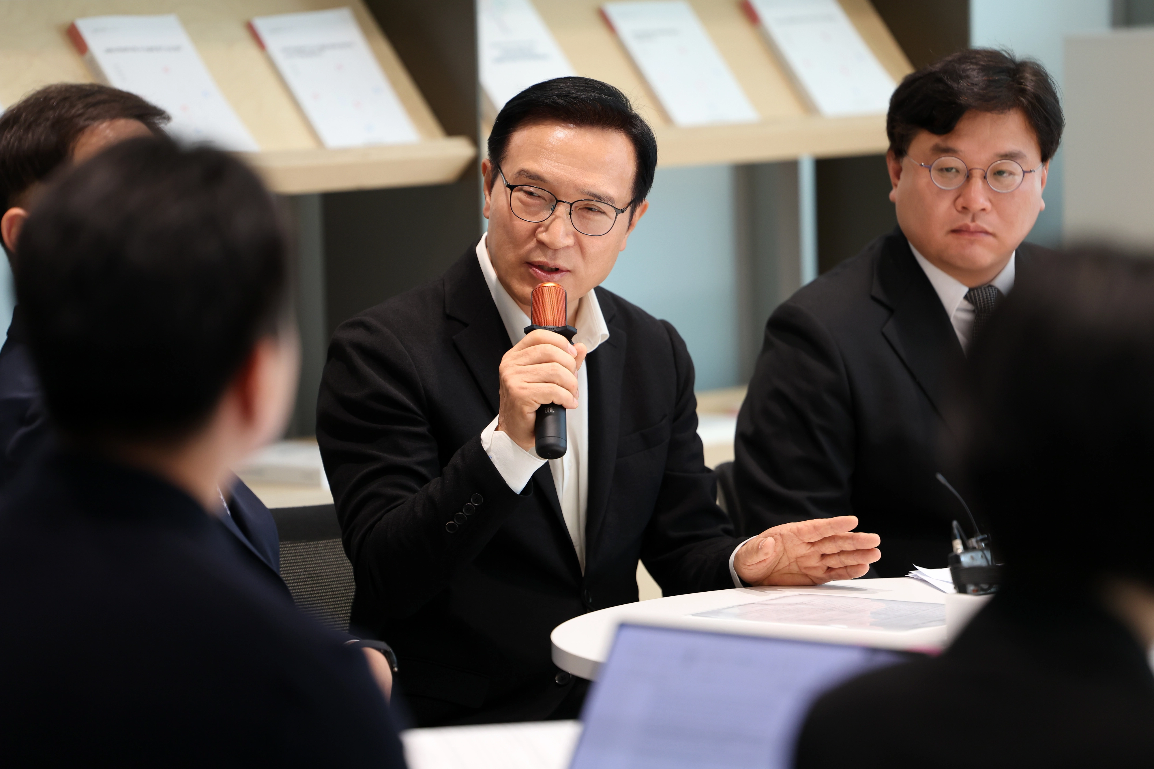 임태희 경기도교육감이 16일 6·3 지방선거와 관련한 의혹 진상규명을 위한 기자회견에서 발언하고 있다. 경기도교육청 제공