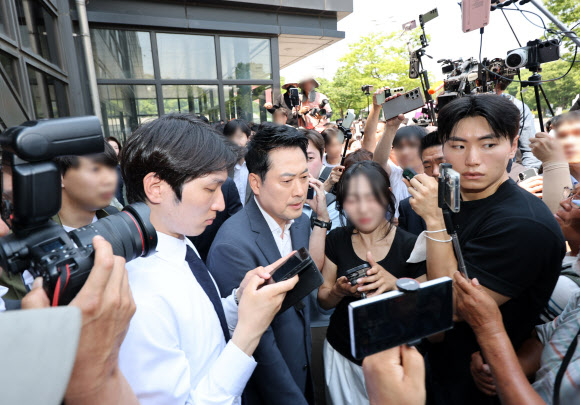 국민의힘 장동혁 대표가 16일 6·3지방선거 서울 송파구 개표소 봉쇄 시위가 이어지고 올림픽공원 핸드볼경기장을 방문하고 있다. 2026.6.16  연합뉴스