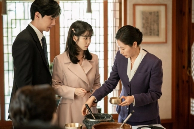 결혼정보회사 듀오가 2024년 미혼남녀 500명(남 250명·여 250명)을 대상으로 진행한 설문조사에 따르면 ‘파혼의 기준’에 대한 질문에 ‘결혼 준비 시작 후 취소(23%)’와 ‘상견례 후 취소(21%)’가 가장 큰 비중을 차지했다. 드라마 ‘폭싹 속았수다’의 상견례 장면. 넷플릭스