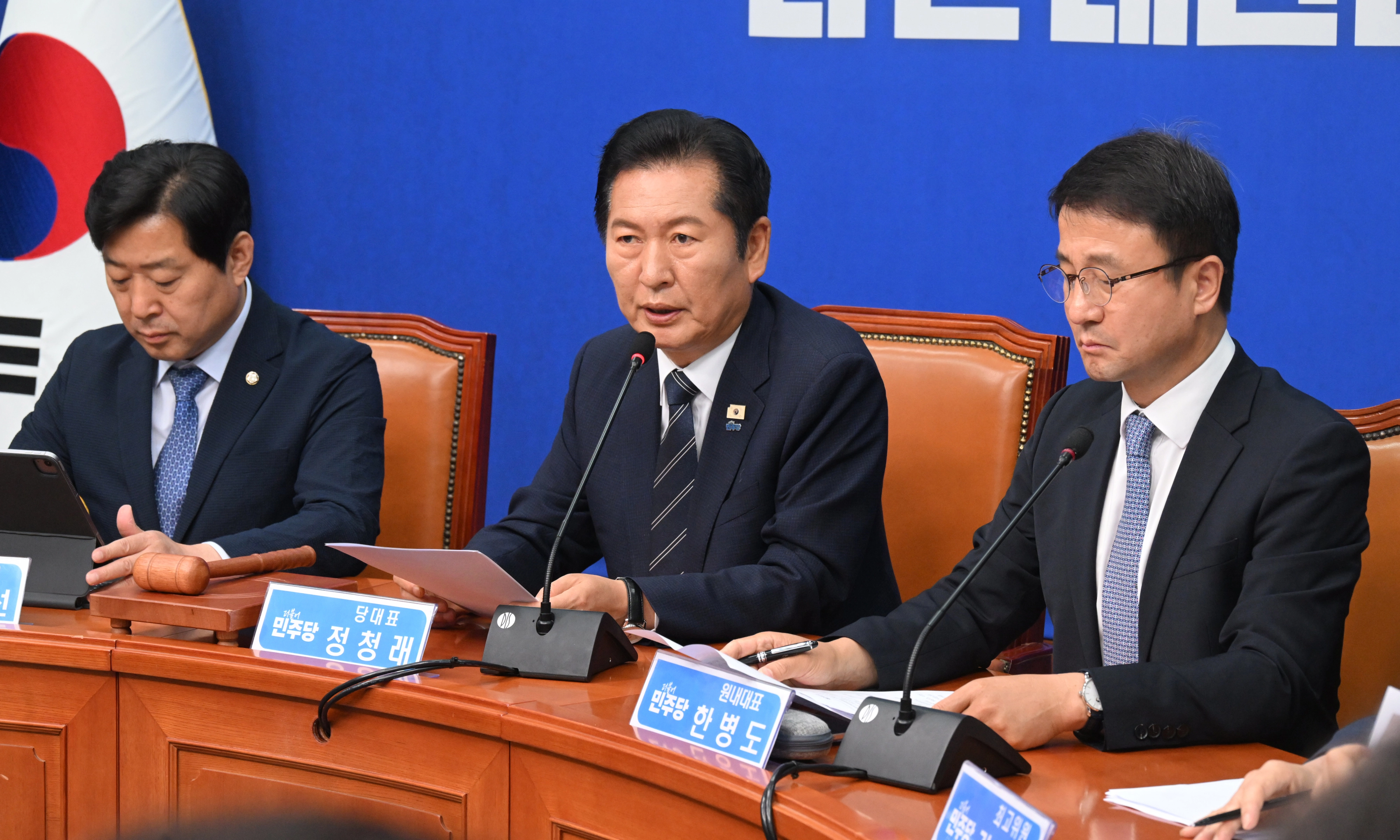 정청래 더불어민주당 대표가 22일 국회에서 열린 최고위원회의에서 발언하고 있다.2026.6.22. 안주영 전문기자