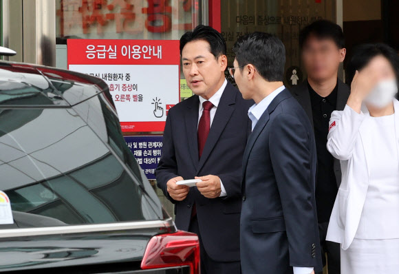 퇴원하는 장동혁 대표