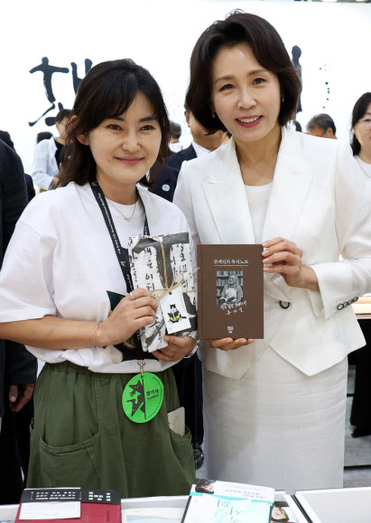 서울국제도서전 찾은 김혜경 여사