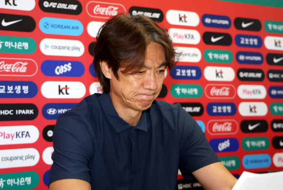 2026 북중미 월드컵 조별리그에서 탈락한 한국 축구 국가대표팀 홍명보 감독이 28일(현지시간) 오전 멕시코 과달라하라 인근 사포판의 치바스 바예 베르데에서 사퇴 기자회견을 하고 있다. 2026.6.29  연합뉴스