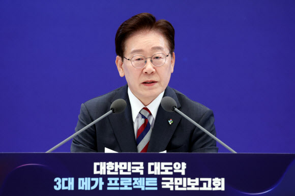 이재명 대통령이 29일 청와대에서 열린 3대 메가프로젝트 국민보고회에서 발언하고 있다. 2026.6.29  청와대통신사진기자단