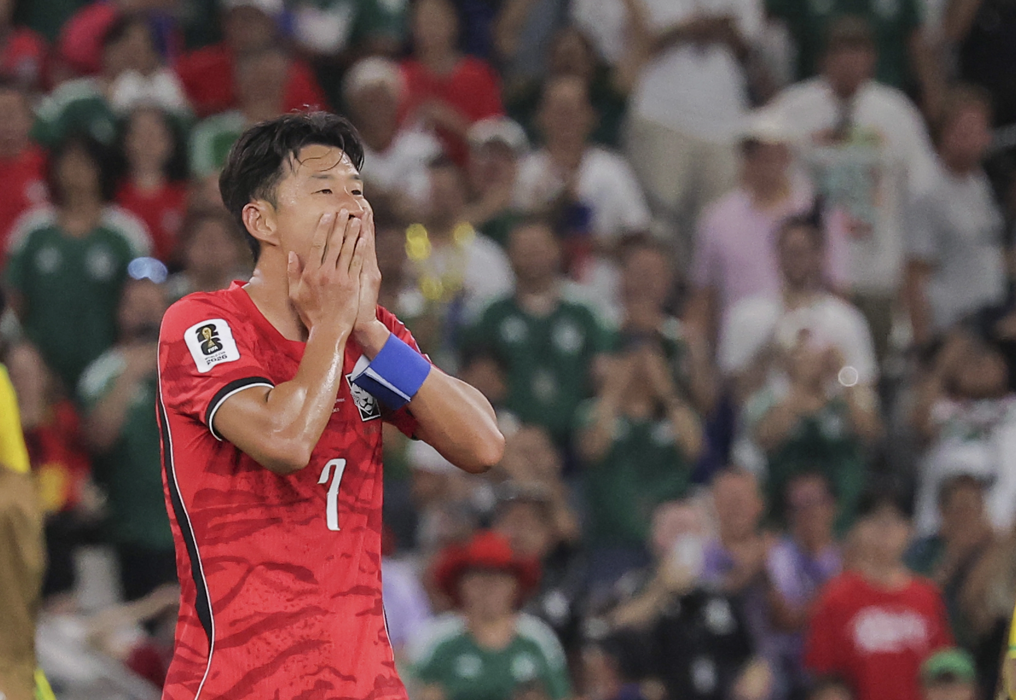 지난 24일(현지시간) 멕시코 몬테레이 스타디움에서 열린 2026 북중미 월드컵 A조 3차전 한국과 남아프리카공화국의 경기에서 손흥민이 남아공에 0-1로 패한 뒤 아쉬워 하고 있다.  2026.6.25. 연합뉴스