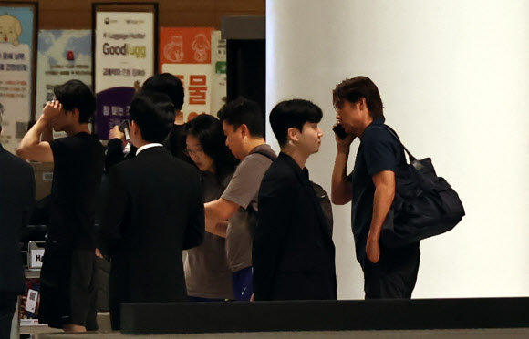 통화하는 홍명보
