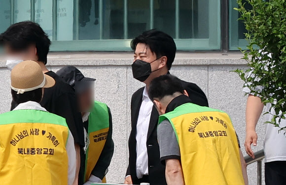 출소하는 김호중