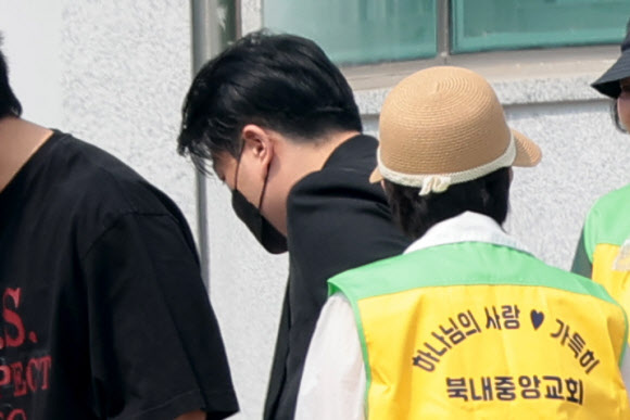 출소하는 김호중