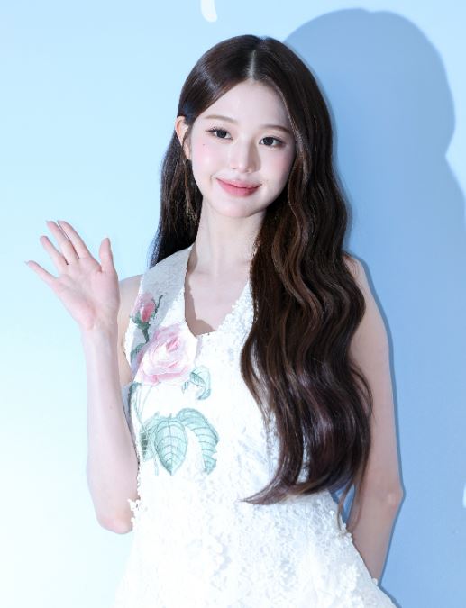 아이브 장원영, 절세 미녀의 미소