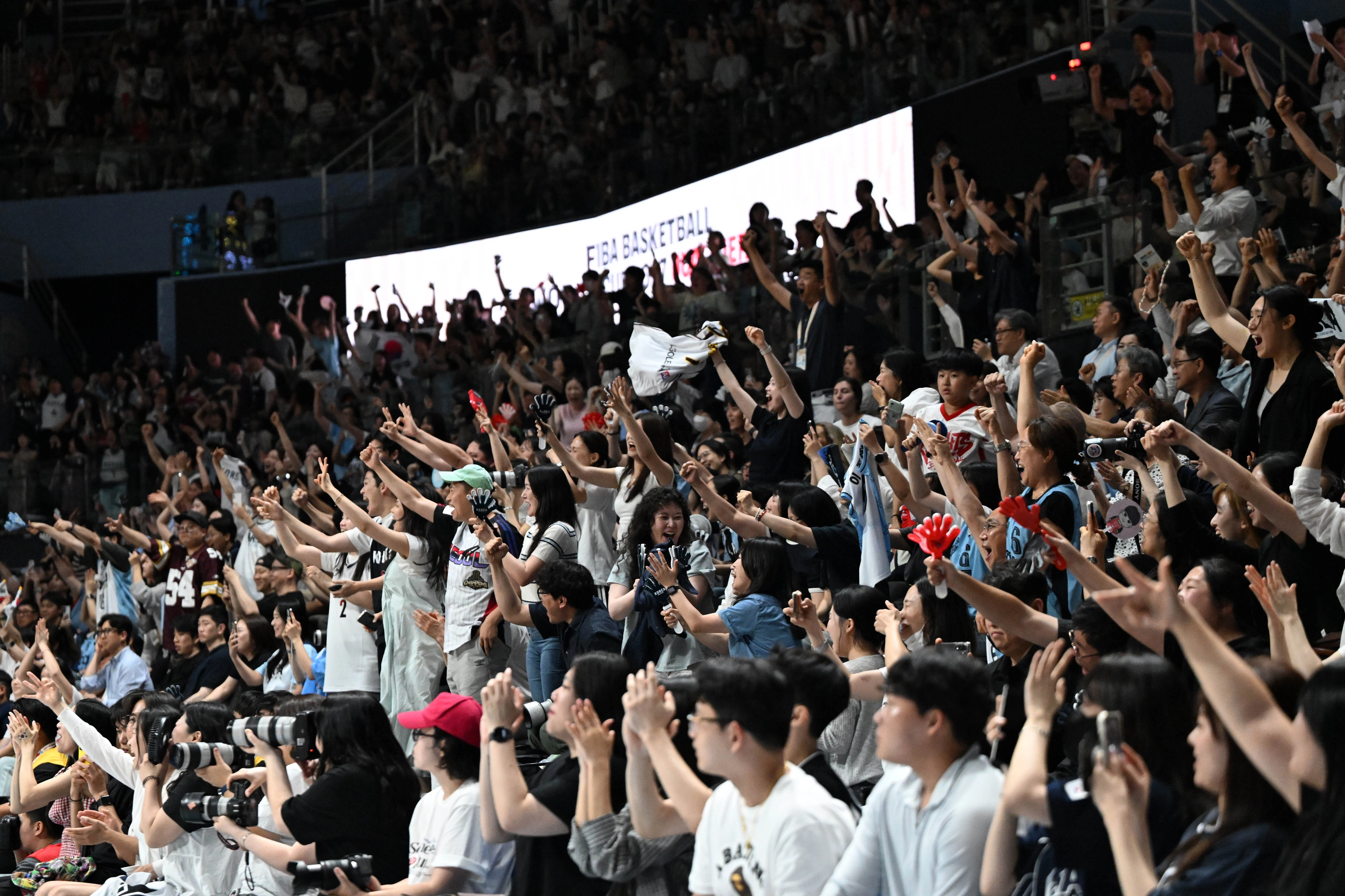3일 경기도 고양시 고양소노아레나에서 열린 2027 FIBA 월드컵 아시아 예선 1라운드 B조 윈도우3 대한민국과 대만의 농구 경기에서 관중들이 환호하고 있다. 2026.7.3 홍윤기 기자