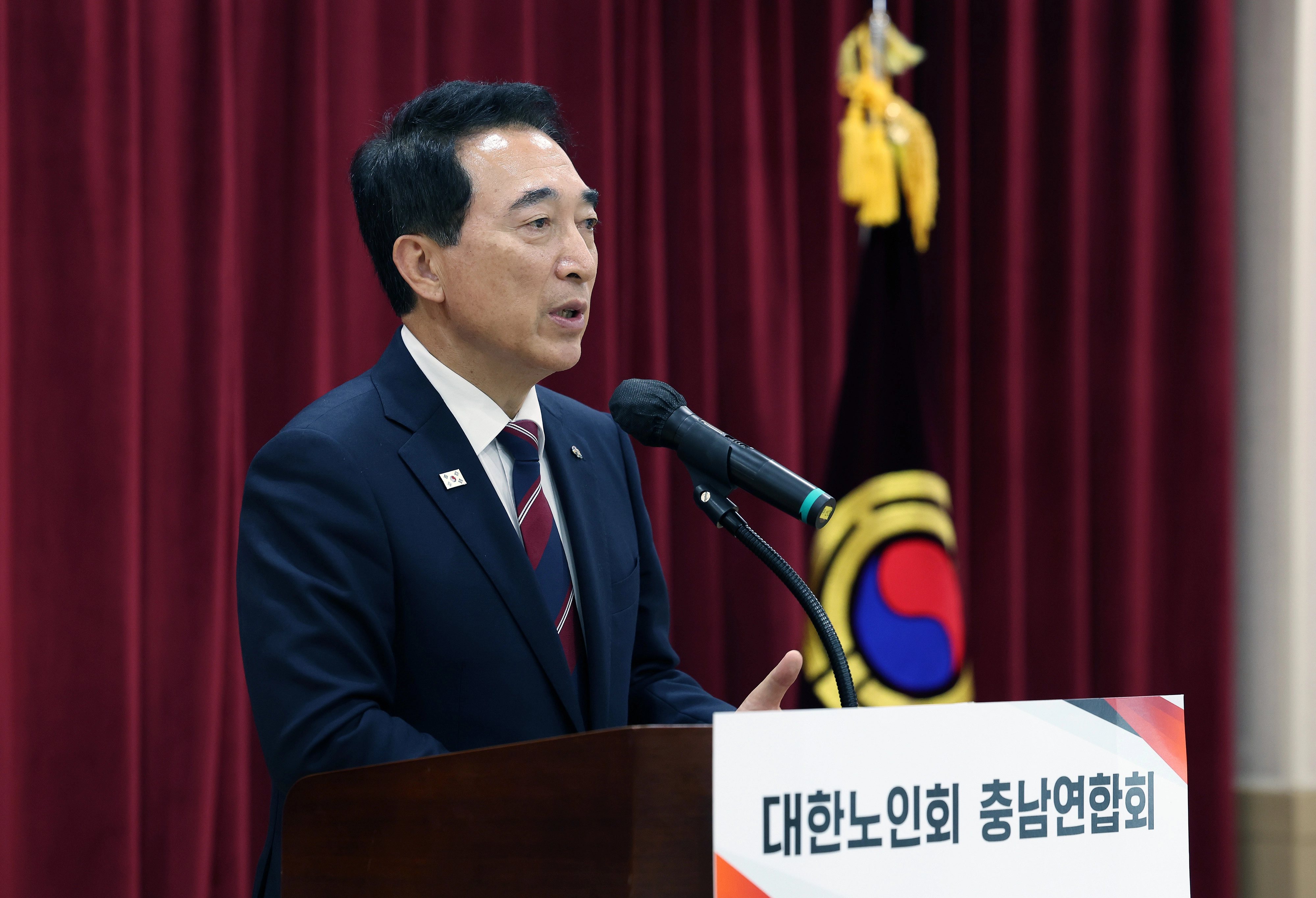 박수현 충남도지사가 대한노인회 충남연합회의 충효정신 계승정책 지지에 답변하고 있다. 도 제공