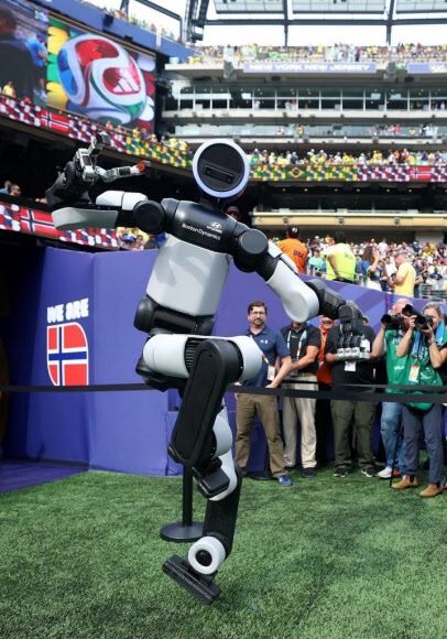 현대차, FIFA 월드컵 2026™ 16강전서 아틀라스 퍼포먼스로 로보틱스 기술 구현