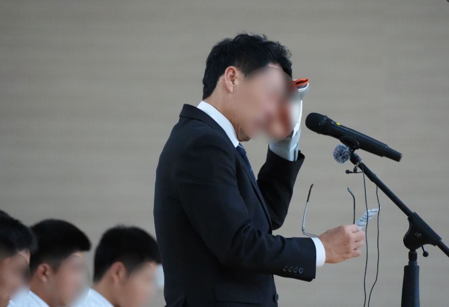 눈물 보인 배재고 교장