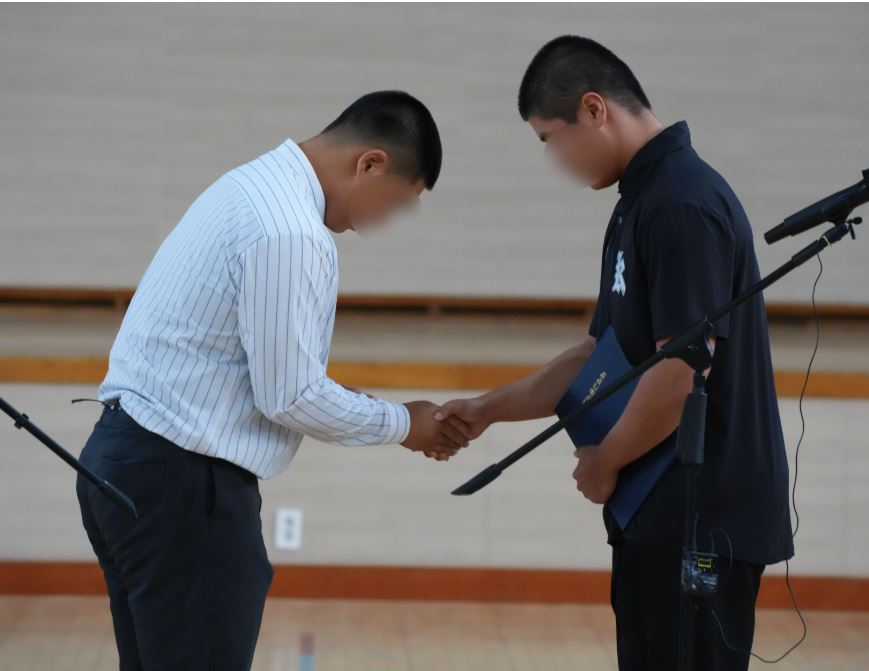 광주제일고에 사과문 전달하는 배재고 주장