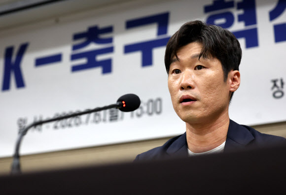 6일 서울 송파구 서울올림픽파크텔에서 열린 ‘K-축구혁신위원회’ 출범식에서 공동위원장인 박지성 국제축구연맹 분과위원회 위원이 발언하고 있다. 2026.7.6 [공동취재] 연합뉴스