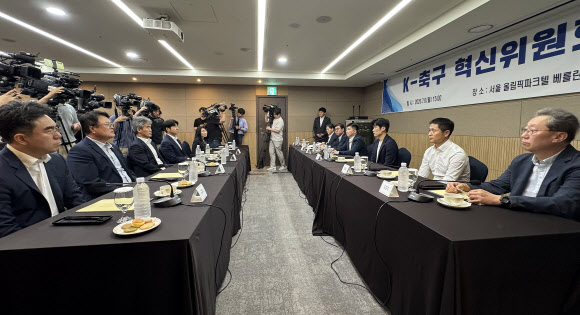 6일 서울 송파구 올림픽파크텔에서 ‘K-축구혁신위원회’ 출범식이 열리고 있다. 2026.7.6 [공동취재] 연합뉴스