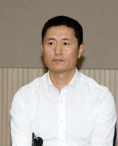 이영표 해설위원이 6일 서울 송파구 서울올림픽파크텔에서 열린 ‘K-축구혁신위원회’ 출범식에 참석해 있다. 2026.7.6 [공동취재] 연합뉴스