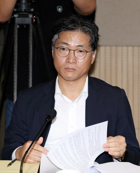 유영근 변호사가 6일 서울 송파구 올림픽파크텔에서 열린 ‘K-축구혁신위원회’ 출범식에 참석해 있다. 2026.7.6 [공동취재] 연합뉴스
