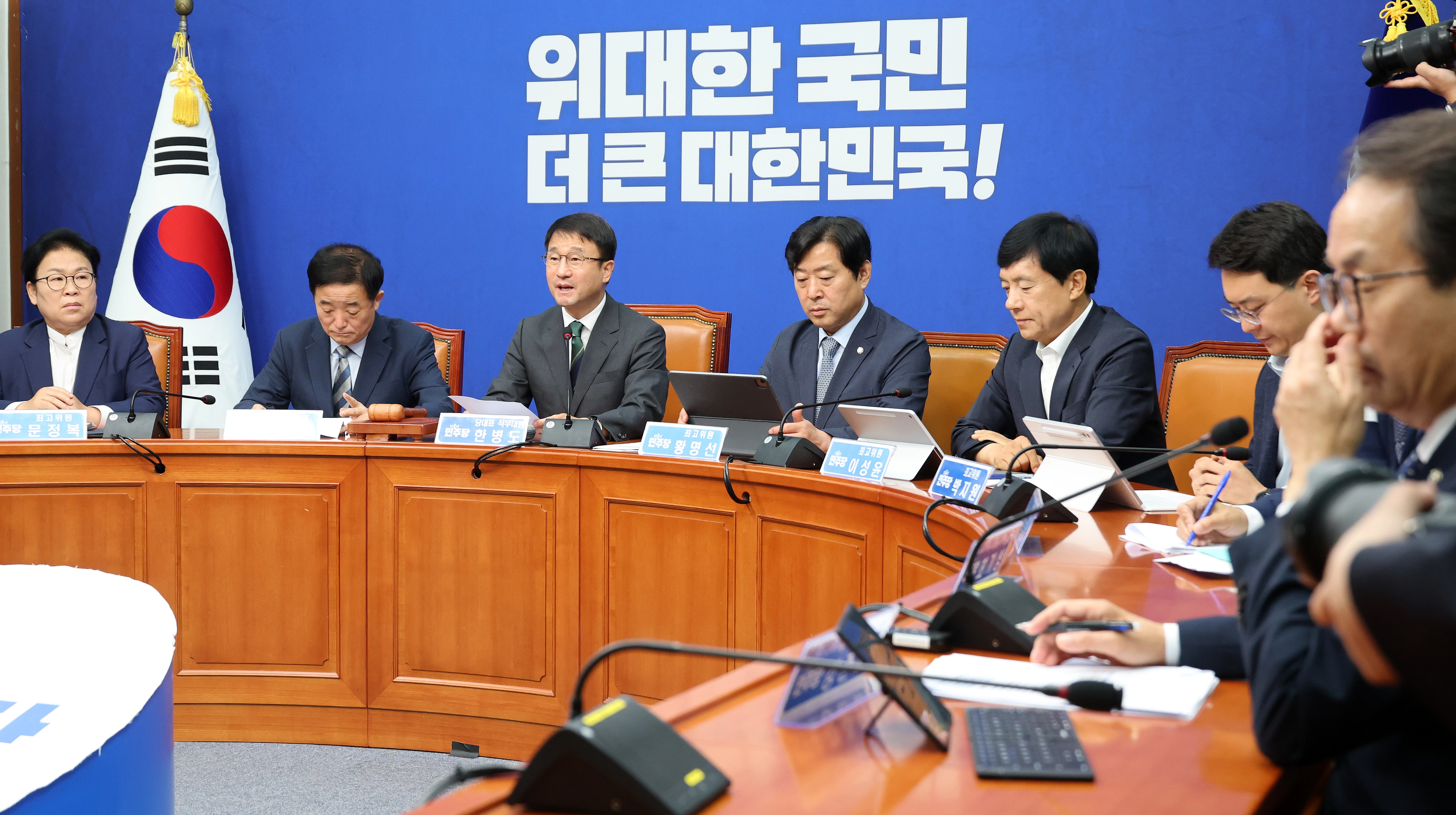 민주당 최고위원회의  더불어민주당 지도부가 8일 국회에서 열린 최고위원회의를 진행하고 있다. 2026.7.8 연합뉴스