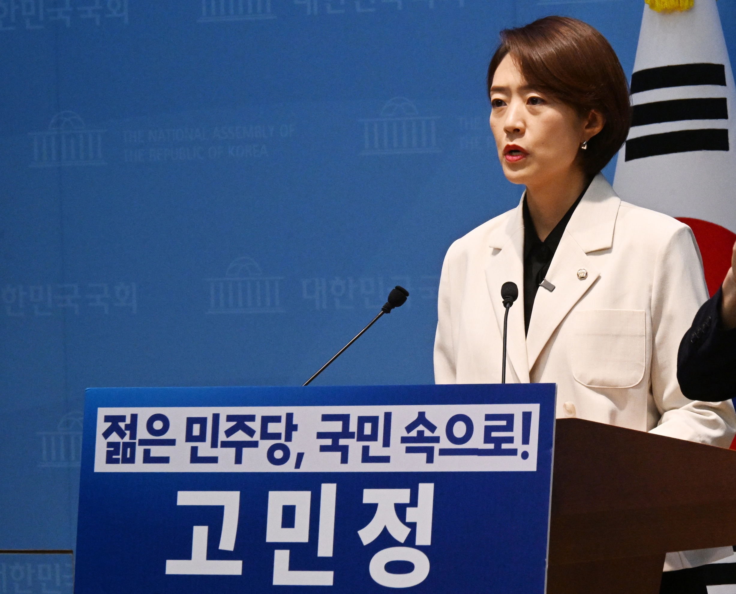 고민정 더불어민주당 의원이 8일 국회 소통관에서 당 대표 출마 선언 기자회견을 하고 있다. 2026.7.8 안주영 전문기자
