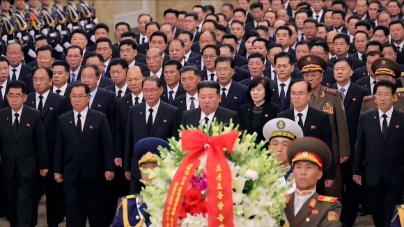 김정은, 김일성 32주기 금수산태양궁전 참배