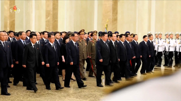김정은, 김일성 32주기 금수산태양궁전 참배