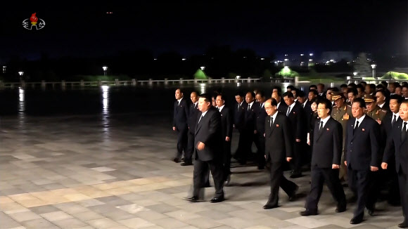 김정은, 김일성 32주기 금수산태양궁전 참배