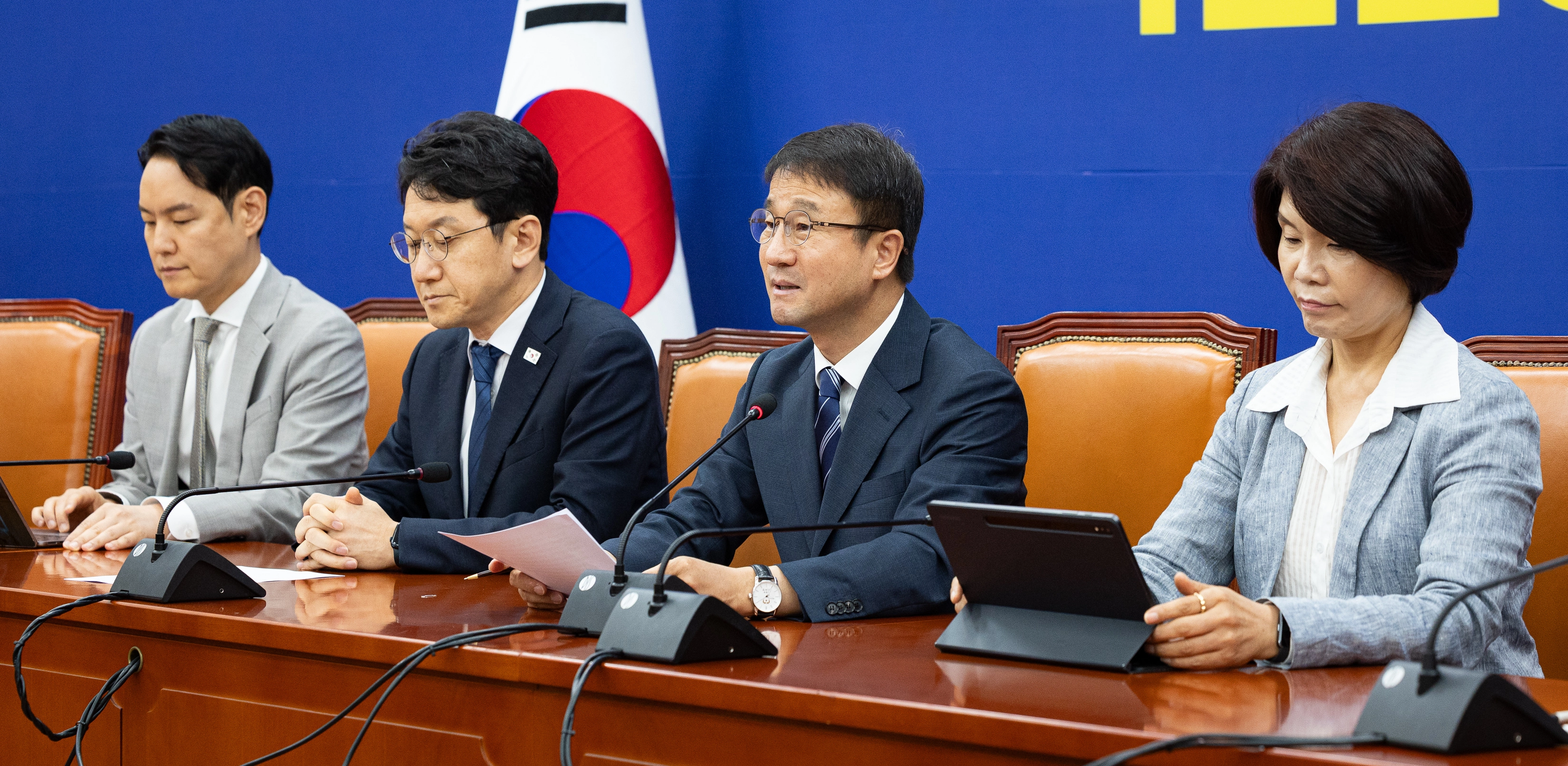 한병도 대표 직무대행 모두 발언  한병도 더불어민주당 당대표 직무대행 겸 원내대표가 9일 국회에서 열린 정책조정회의에서 모두 발언을 하고 있다. 2026.7.9 뉴스1