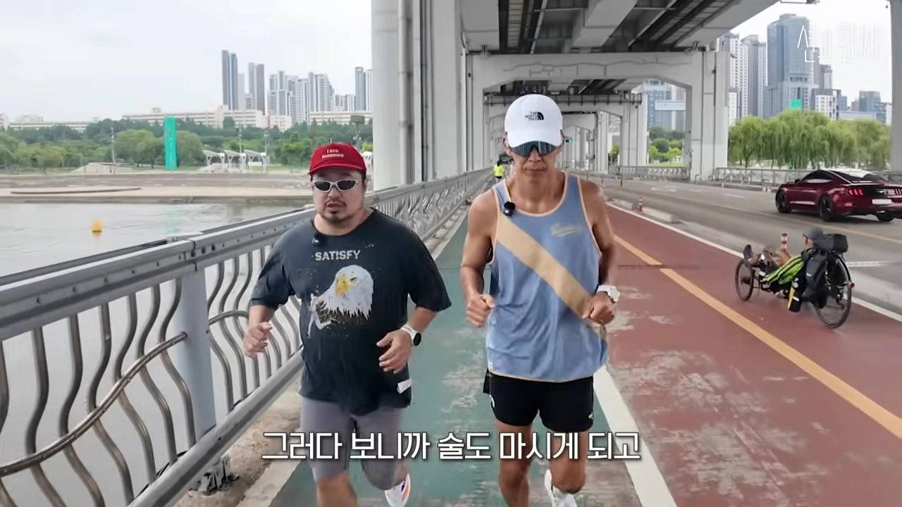 코미디언 강재준이 무리하게 생활습관을 바꾸려고 했다가 실패한 경험담을 고백했다. 유튜브 채널 ‘션과 함께’ 영상 캡처