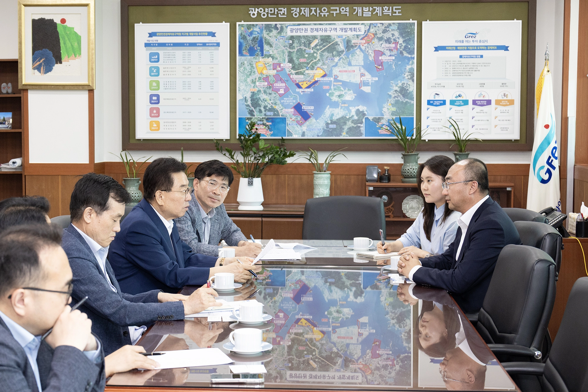 구충곤 광양경자청장이 쉬린 CGN코리아홀딩스 대표와 협력을 논의 하고 있다.