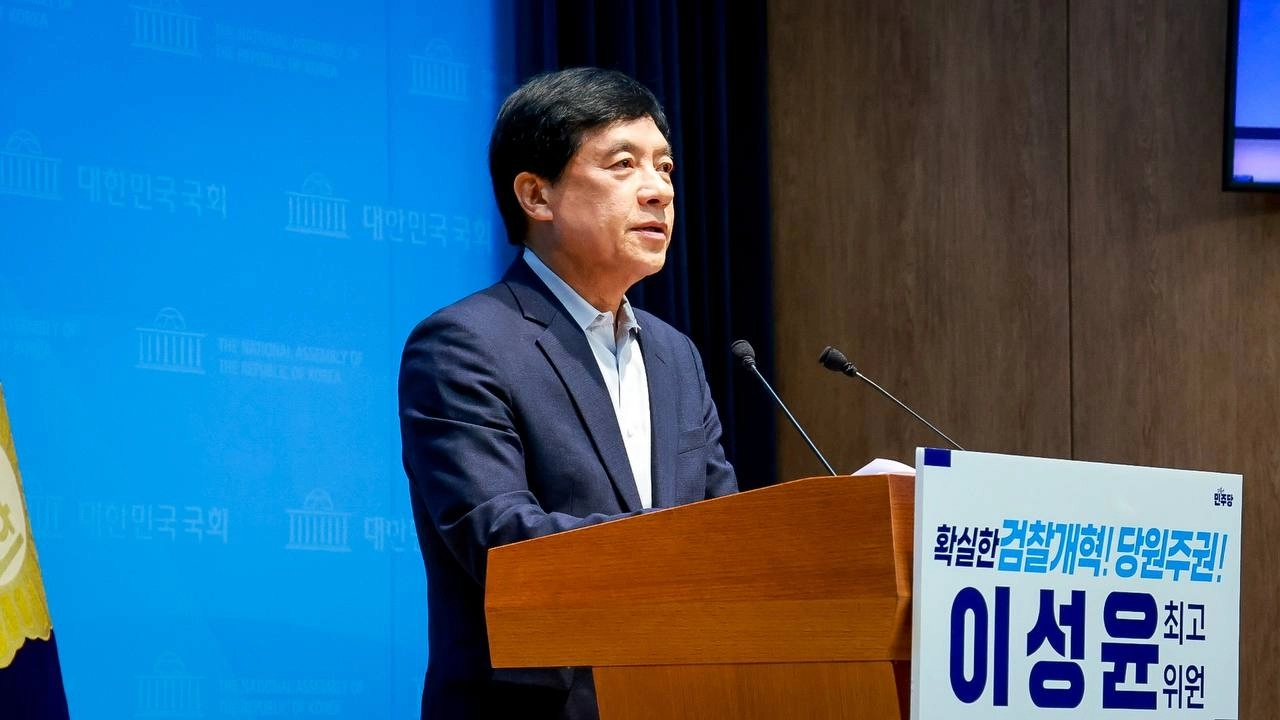 이성윤 더불어민주당 의원이 17일 국회 소통관에서 최고위원 출마 기자회견을 하고 있다.
이성윤 의원실 제공