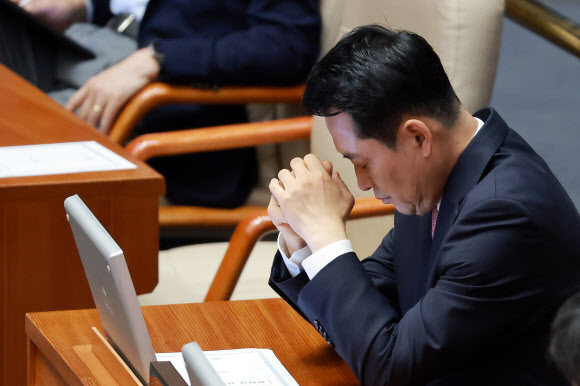 국민의힘 장동혁 대표가 20일 국회에서 열린 7월 임시국회 제1차 본회의에 참석해 있다. 2026.7.20  연합뉴스