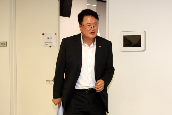 K-축구혁신위원회 3차 회의 마친 김대현 제2차관