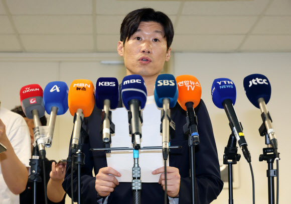 K-축구혁신위원회 3차 회의 브리핑 나선 박지성 공동위원장