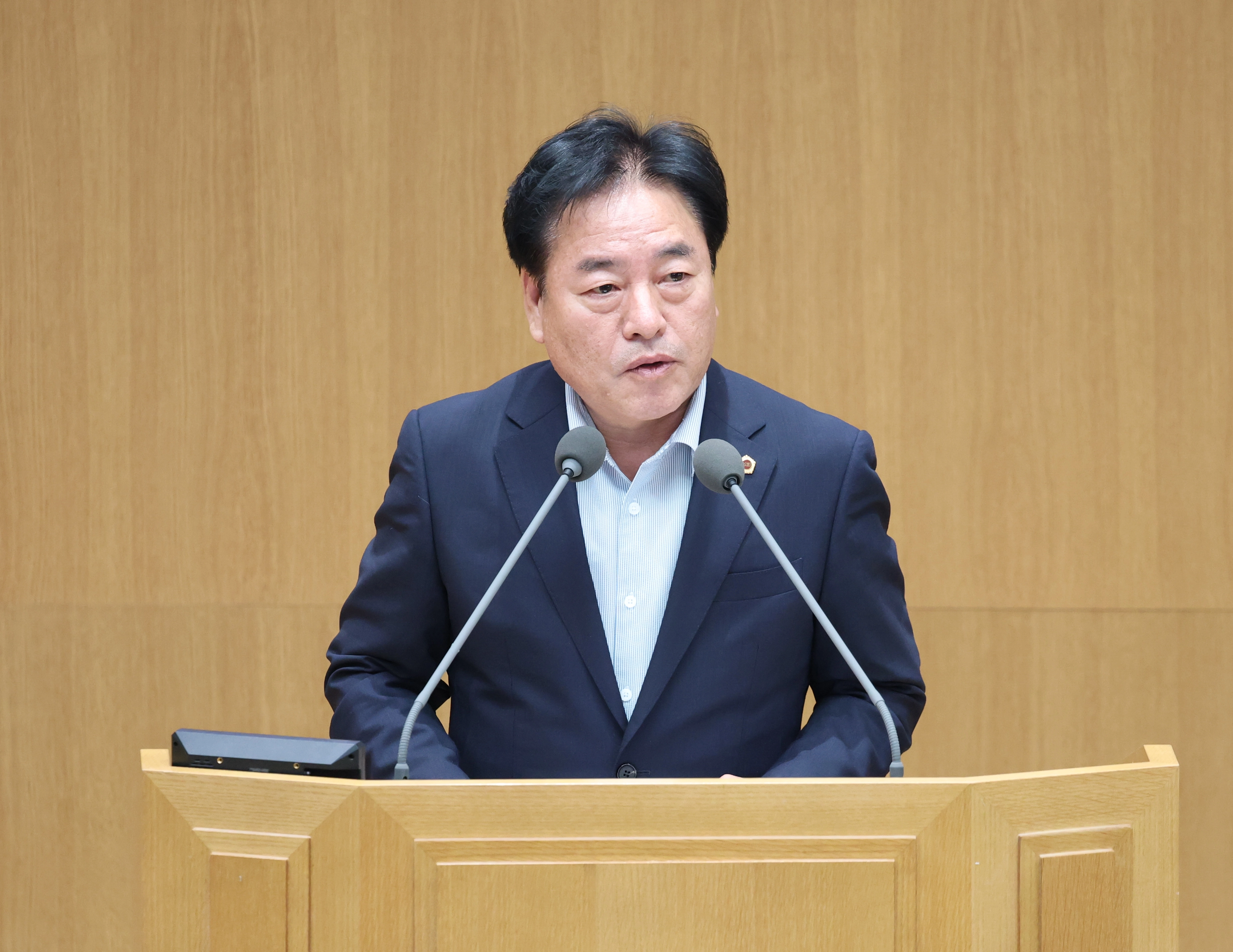▲2026년 7월 16일 열린 경기도의회 제392회 임시회 제3차 본회의에서 김동규 보건복지위원장이 발언을 진행하고 있다. (사진=경기도의회)