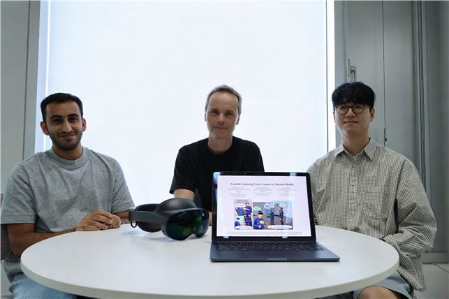이번 기술을 개발한 아마르 알타이 카이스트 정보전자연구소 박사 후 연구원, 이안 오클리 전기 및 전자공학부 교수, 한현영 박사과정 연구원(왼쪽부터))

카이스트 제공