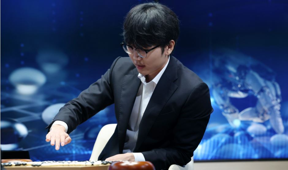 신진서, AI 카타고에 1패 후 2연승 ‘역전승’