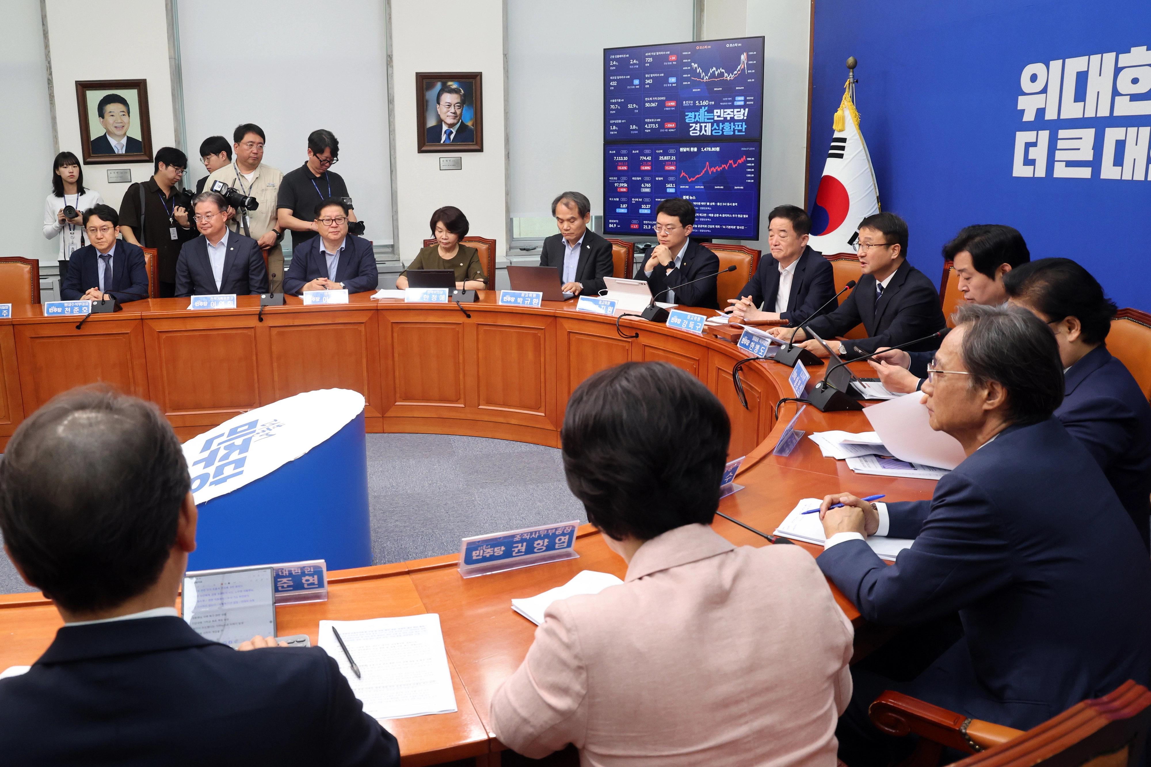 한병도 더불어민주당 당대표 직무대행 겸 원내대표가 22일 서울 여의도 국회에서 열린 최고위원회의에서 모두 발언을 하고 있다. 2026.7.22 뉴스1