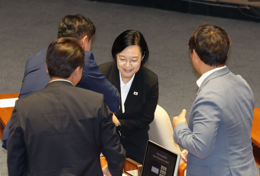 인사 나누는 한성숙 국무총리