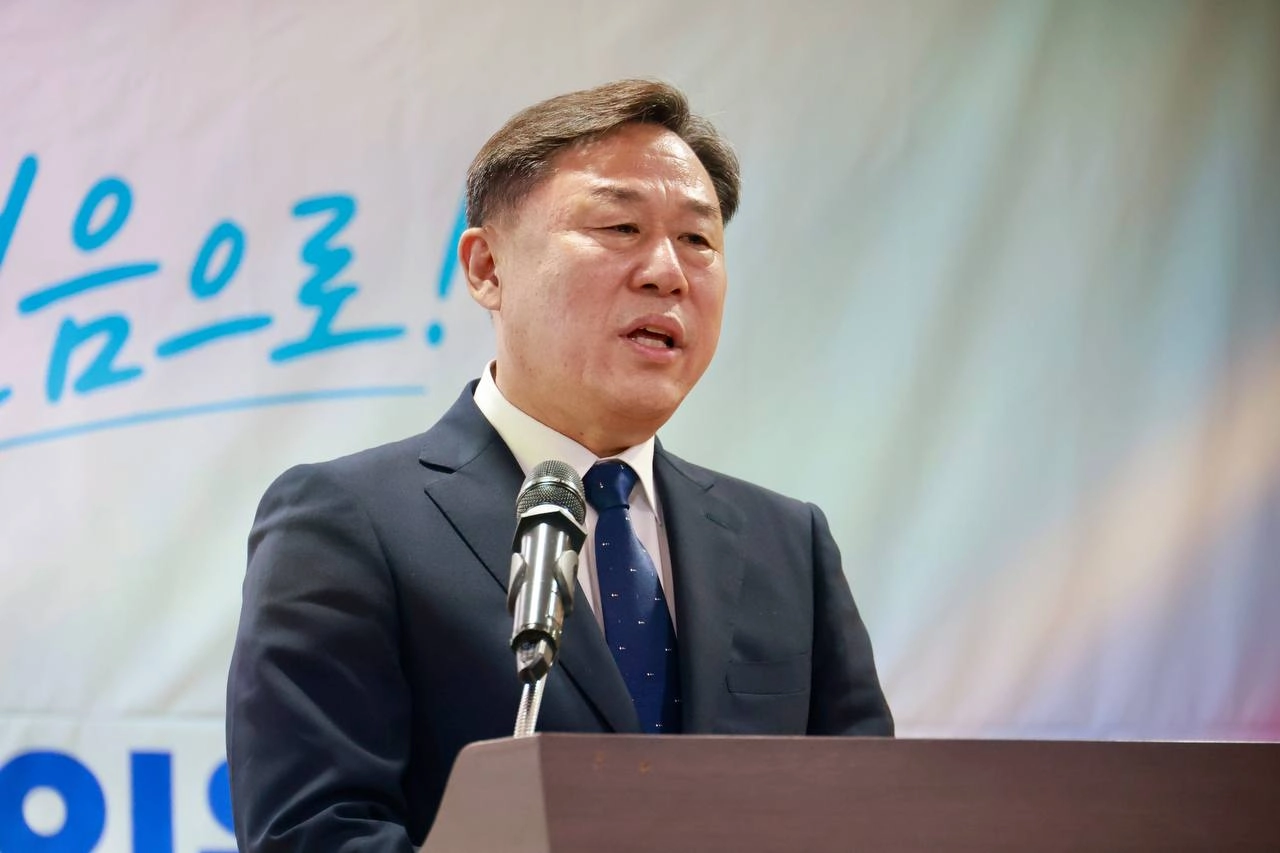 김종훈 진보당 신임 당 대표가 지난 24일 국회에서 열린 진보당 4기 지도부 선출대회에서 당 대표로 선출된 뒤 발언하고 있다. 연합뉴스