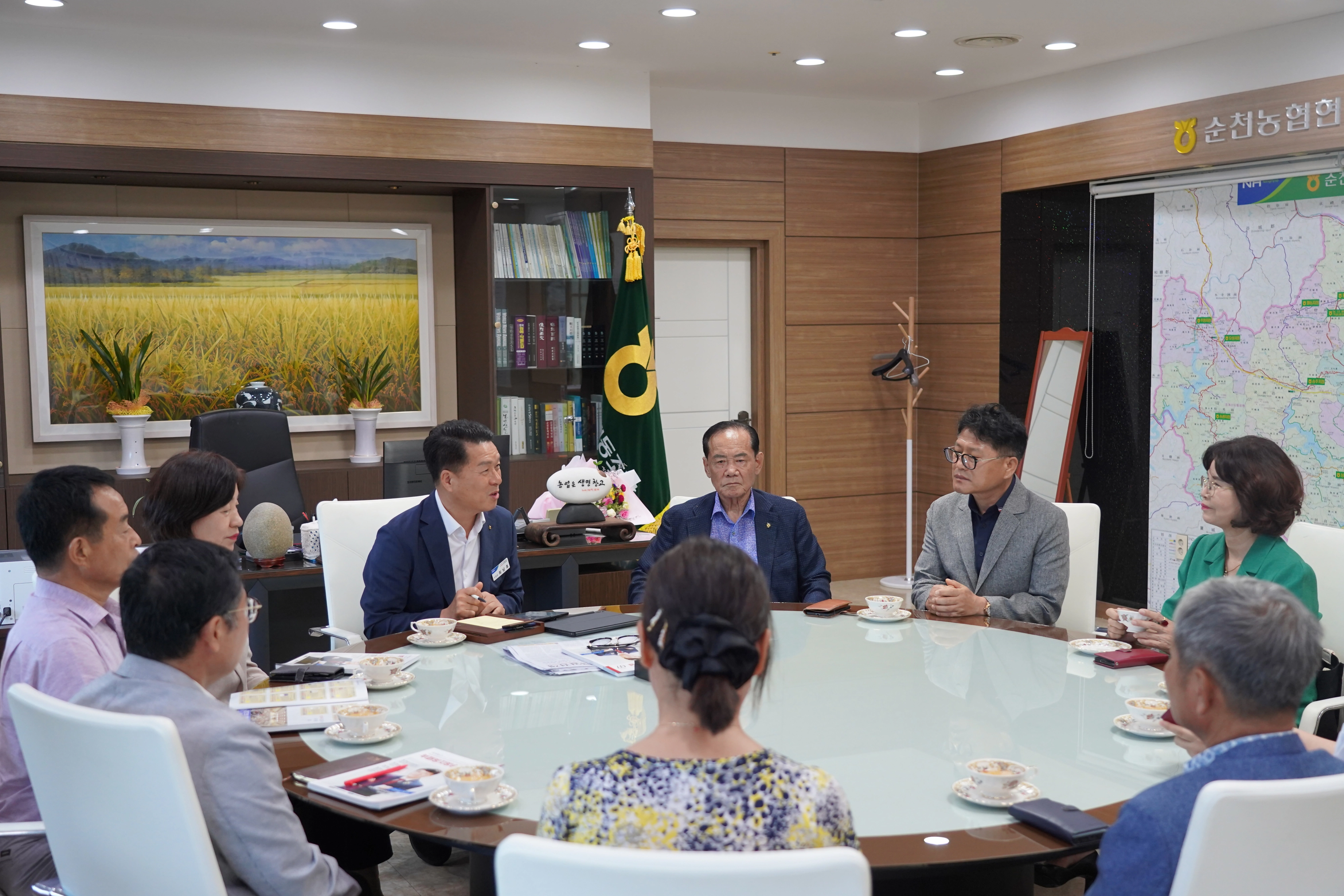 표창장 수여전 간담회 모습.