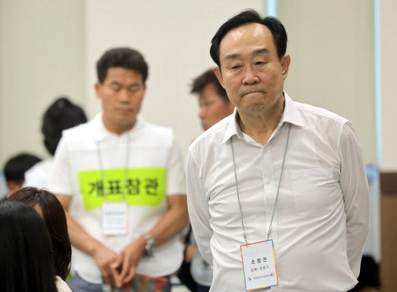 재검표 현장 찾은 천영기 전 시장