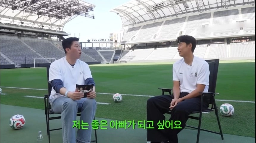 손흥민 선수가 인터뷰에서 개인적으로 미래를 어떻게 준비하고 있냐는 질문에 “좋은 아빠가 되고 싶다”고 답하고 있다. 유튜브 채널 ‘갓경규’ 캡처