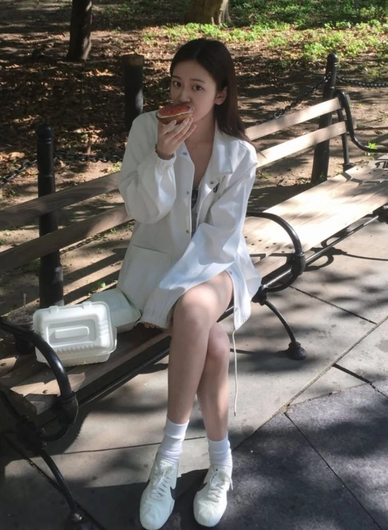 사진=안유진 SNS 캡처