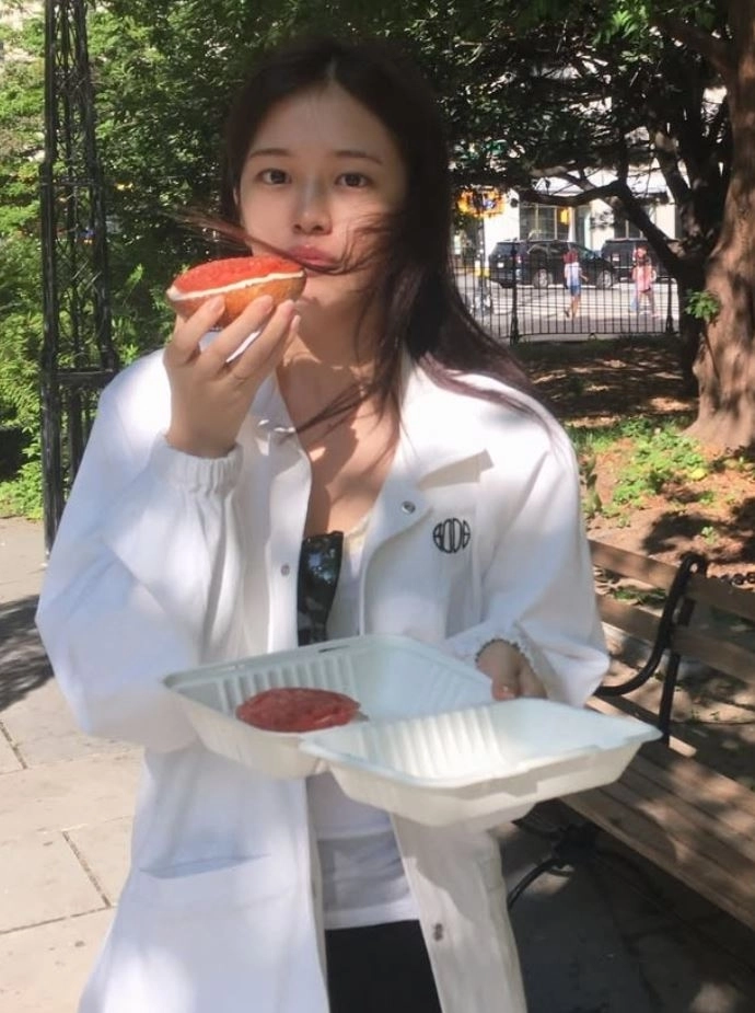 사진=안유진 SNS 캡처