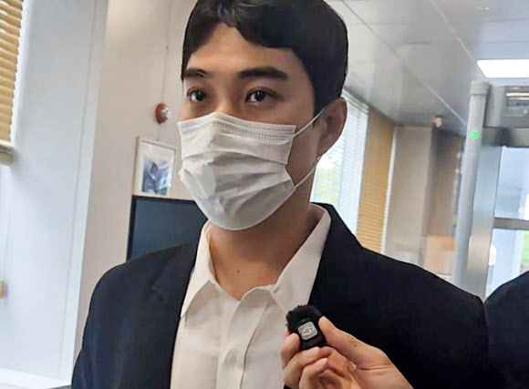 아동 성매매 혐의를 받는 최영중 전 청주시의원이 30일 오후 구속 전 피의자 심문(영장실질심사)이 열리는 청주지법에 출석하고 있다. 2026.7.30. 연합뉴스