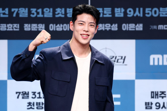 배우 최우성이 30일 오후 서울 마포구 MBC 골든마우스홀에서 열린 새 금토드라마 ‘유부녀 킬러’ 제작발표회에서 포즈를 취하고 있다. 2026.7.30 연합뉴스
